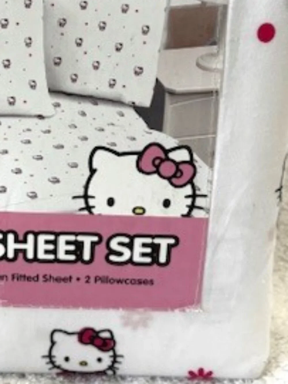 Hello Kitty Bows Queen Sheet Set in 100% cotton NWT